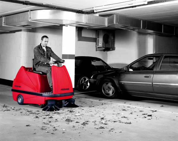 TwinTop TT/E H 1100 inkl. Batterien, Ladegerät, 2 Seitenbesen & Hochentleerung